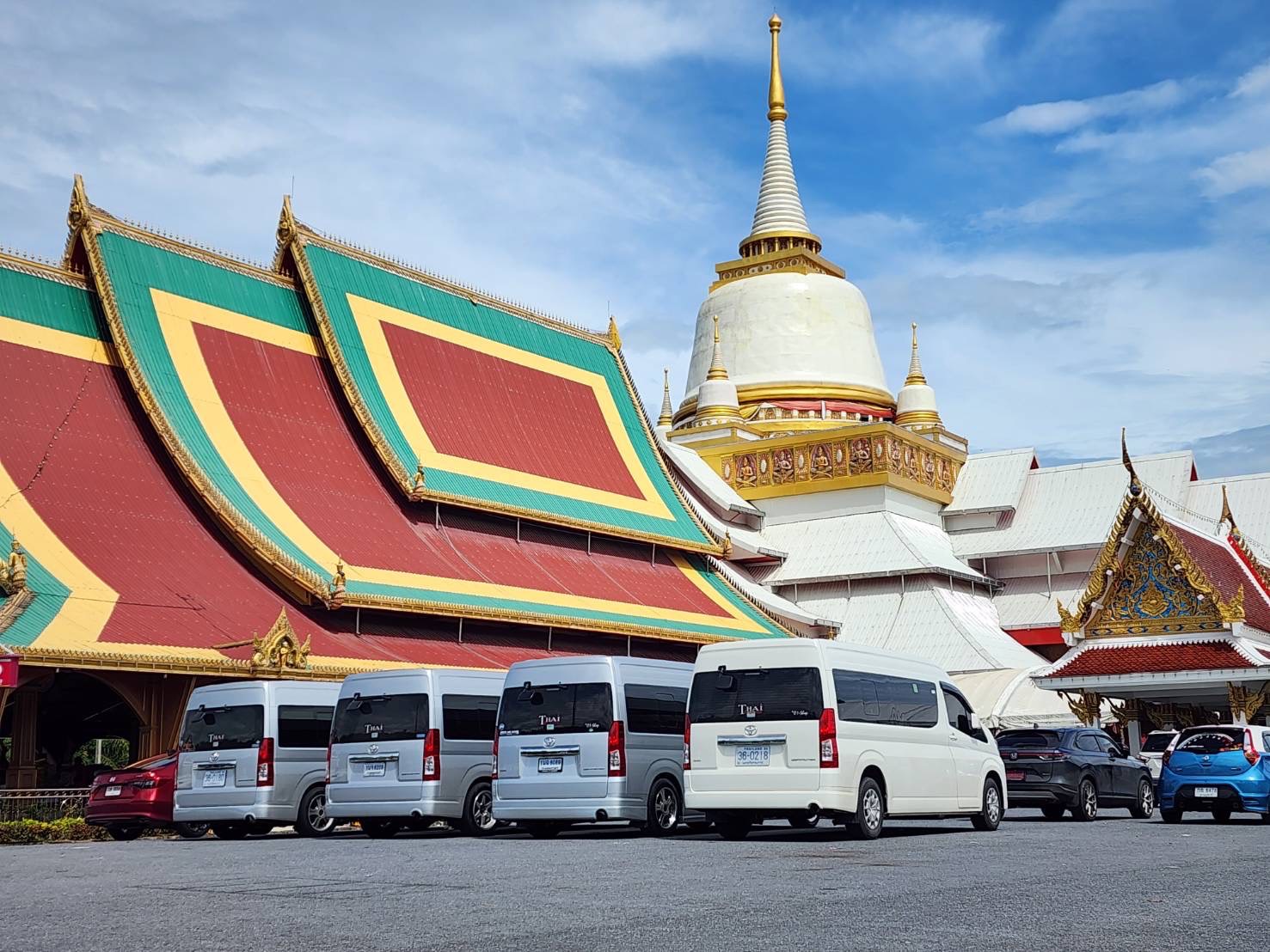 บริการรถตู้เช่านครศรีธรรมราช พร้อมคนขับมืออาชีพ สะดวก ปลอดภัย เดินทางมั่นใจทั่วเมืองคอน ทั้งท่องเที่ยว รับส่งสนามบิน และบริการแบบ VIP